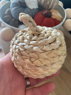 Straw Pumpkins view 8