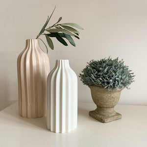 Ribbed Vase view 10